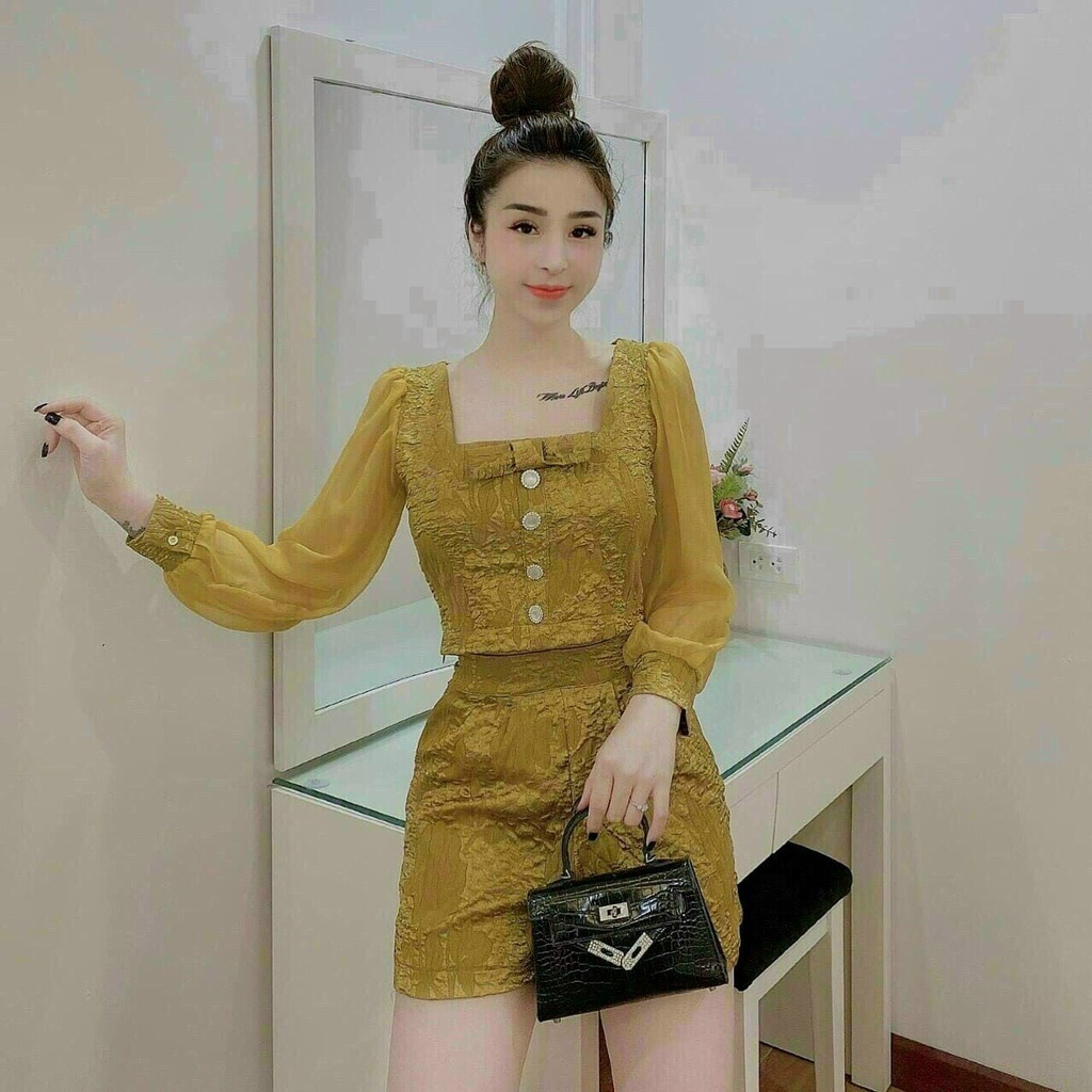 Sét Bộ Gấm Phối Voan Cổ Vuông Áo Tay Dài Cổ Vuông Nút Giữa Phối Quần Đùi Mẫu Mới Siêu Hot Nha Khách