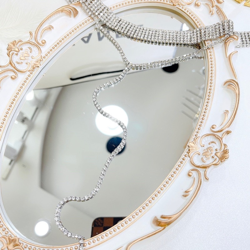 Vòng cổ đá dài sang chảnh, thời thượng