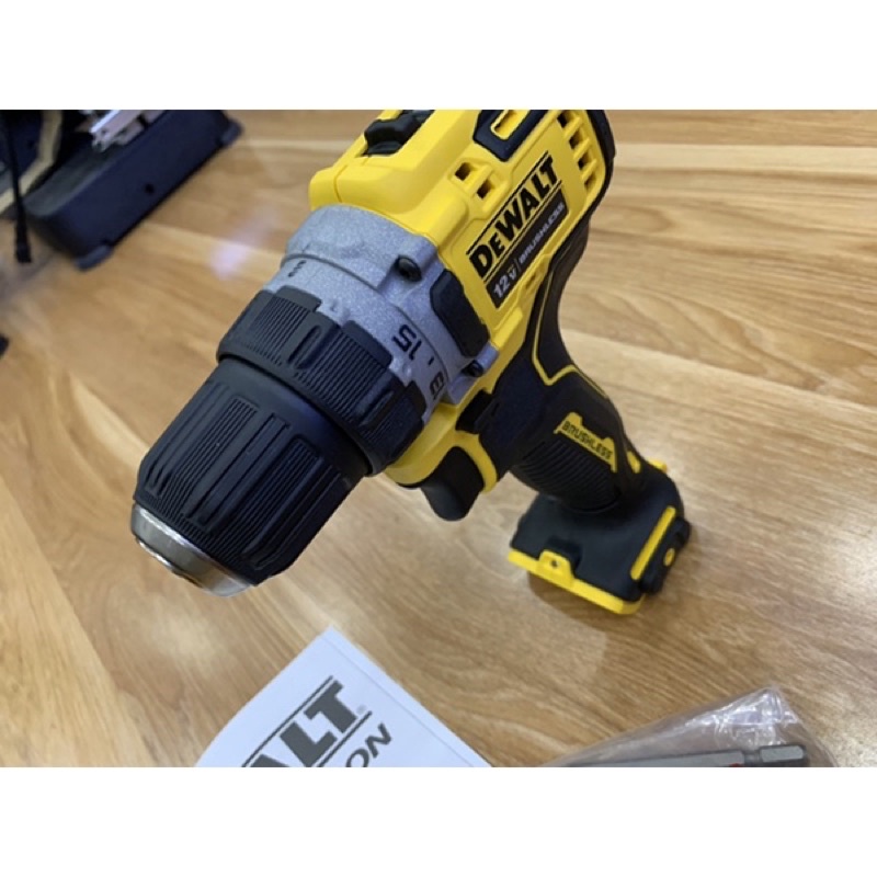 DEWALT máy khoan pin 12V DCD701