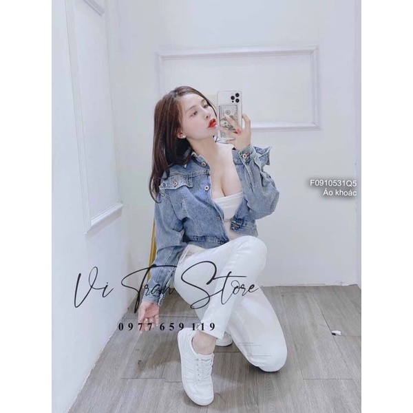 Áo khoát jeans lưng thêu