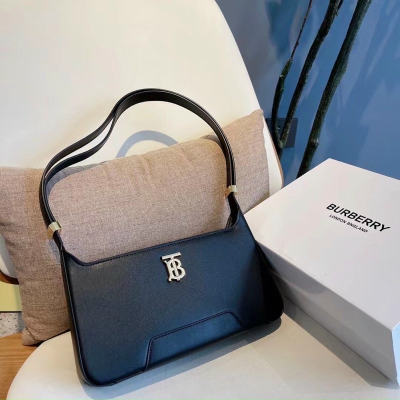 Túi kẹp nách siêu đẹp Burberry, có khoá kín miệng, chi tiết sắc nét full box