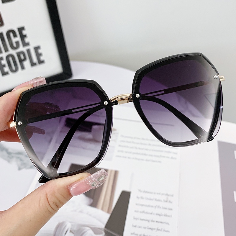 Kính Mát Gọng Kim Loại Nhiều Màu Sắc Dành Cho Cả Nam Và Nữ