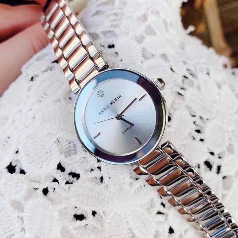 Đồng hồ nữ ANNE KLEIN model AK/1363SVSV dây kim loại mạ bạc