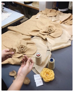 Kết quả hình ảnh cho hoa cài áo vải bố