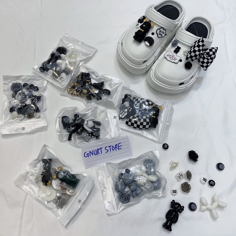 Set sticker, Jibbitz, charm gắn sục, gắn dép cross Bearbrick kaws