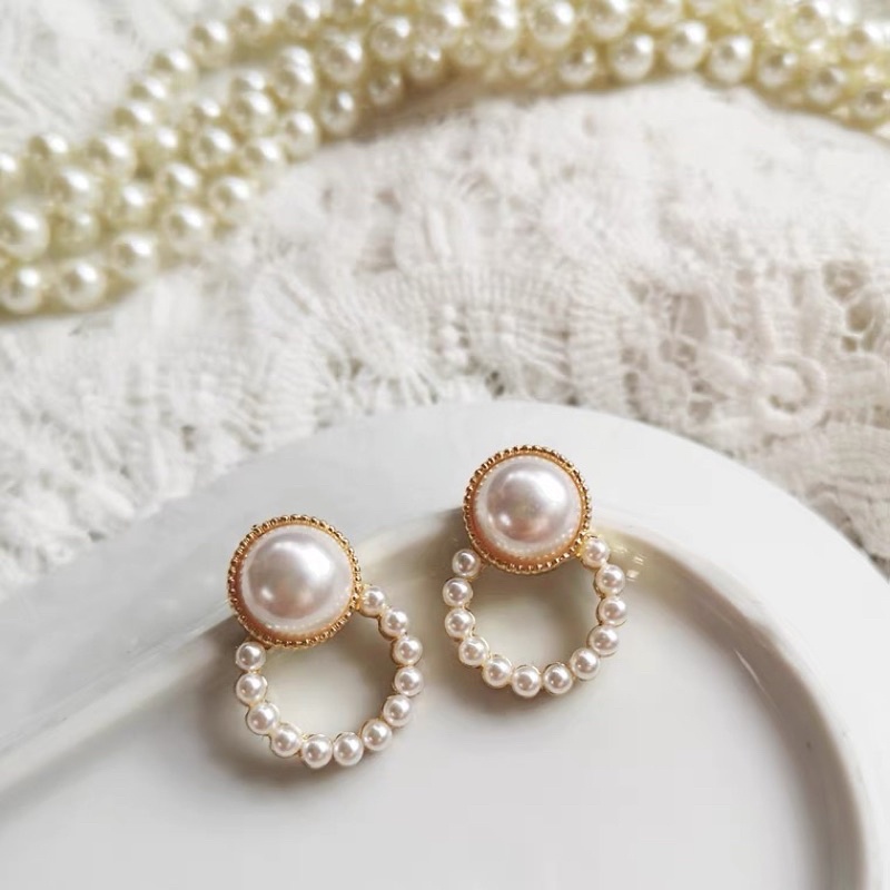 Hoa tai ngọc trai nhân tạo cổ điển, phù hợp mix mũ công nương cổ điển