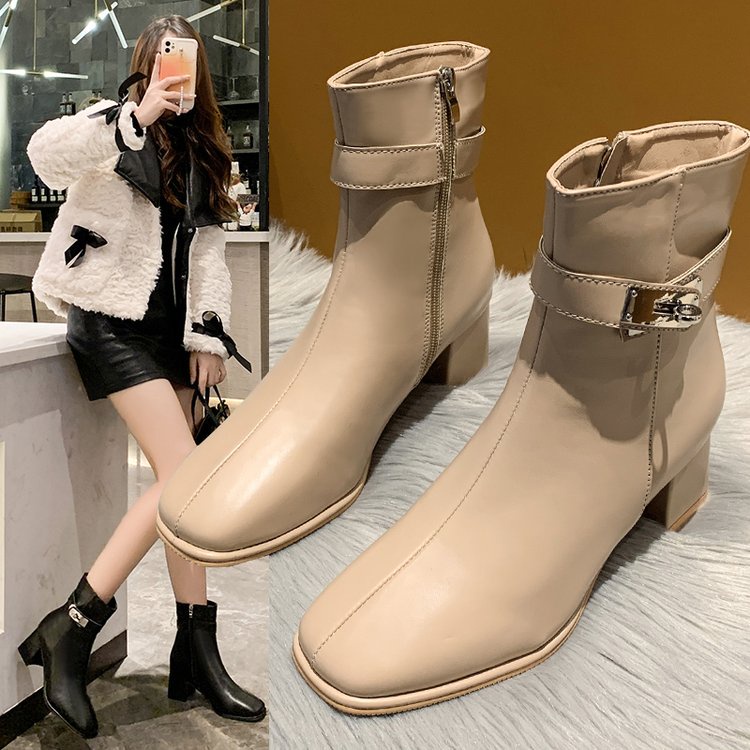 Giày boot mũi vuông duyên dáng dễ phối đồ dành cho nữ | BigBuy360 - bigbuy360.vn