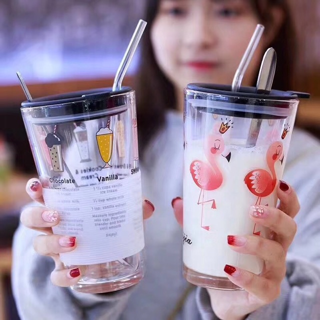 Cốc thuỷ tinh 500ml có chia vạch , nắp chống tràn và nhiều hình cực ngộ nghĩnh