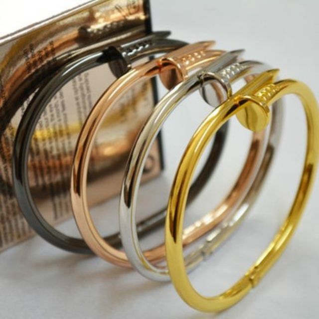 Vòng tay kim loại