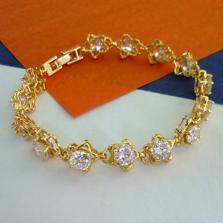 Lắc tay ngôi sao đính viên đá xoàn.