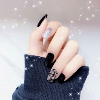 Bộ 24 móng tay giả đính đá sang trọng