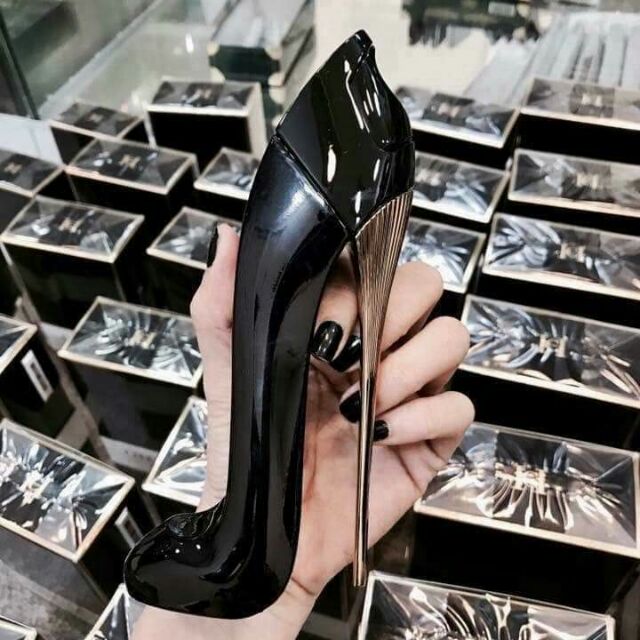 Flash sale guốc đen