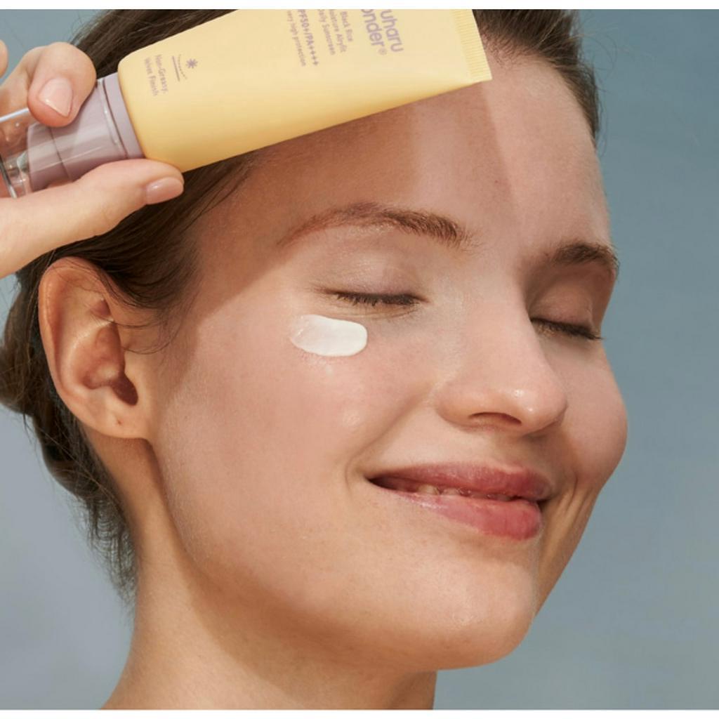 Kem chống nắng hữu cơ, thuần chay  Black Rice Moisture Airyfit Daily