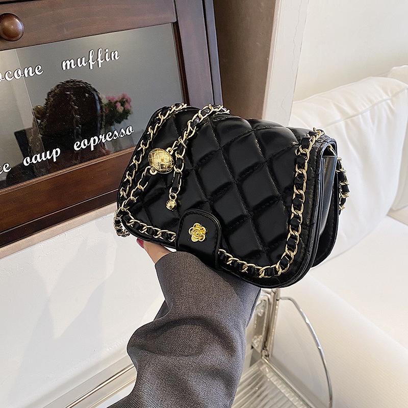 Túi đeo chéo IELGY kiểu vuông phối dây xích hoạt tiết đường may hình thoi phong cách Hàn Quốc dễ phối dành cho nữ