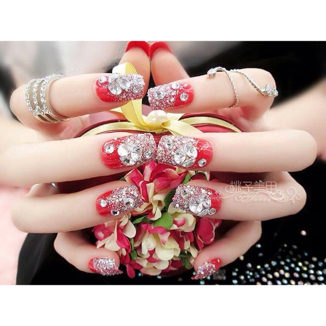 Móng giả các mẫu màu đỏ và tím