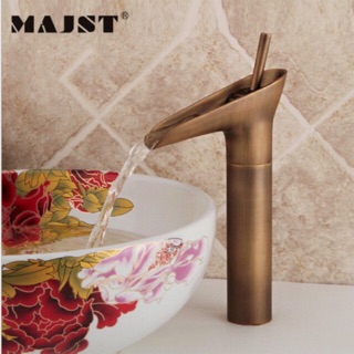 Vòi lavabo nóng lạnh v011
