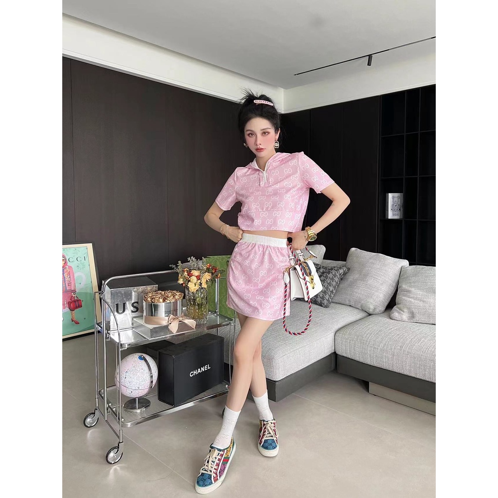Set váy nữ thời trang cao cấp Gucci GG GC màu hồng vừa nư xtính lại có phong cách cá tính đầy trẻ trung năng động