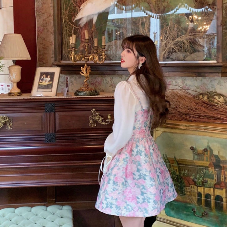 Áo tay phồng và chân váy thời trang xinh xắn cho nữ