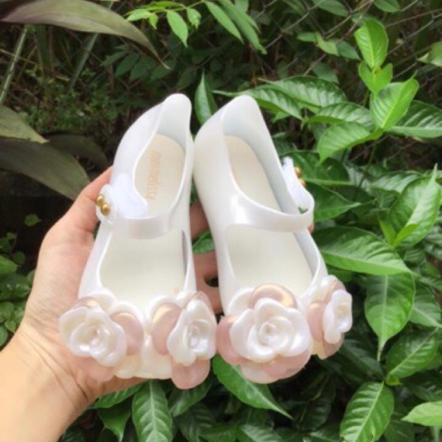 Giày thơm mini Melissa trắng tinh khôi đính hoa