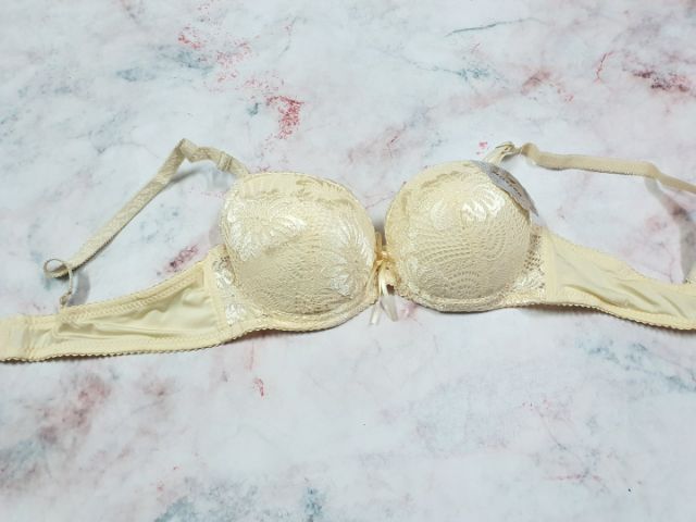 Áo ngực mút dày vừa 45k /1 cái