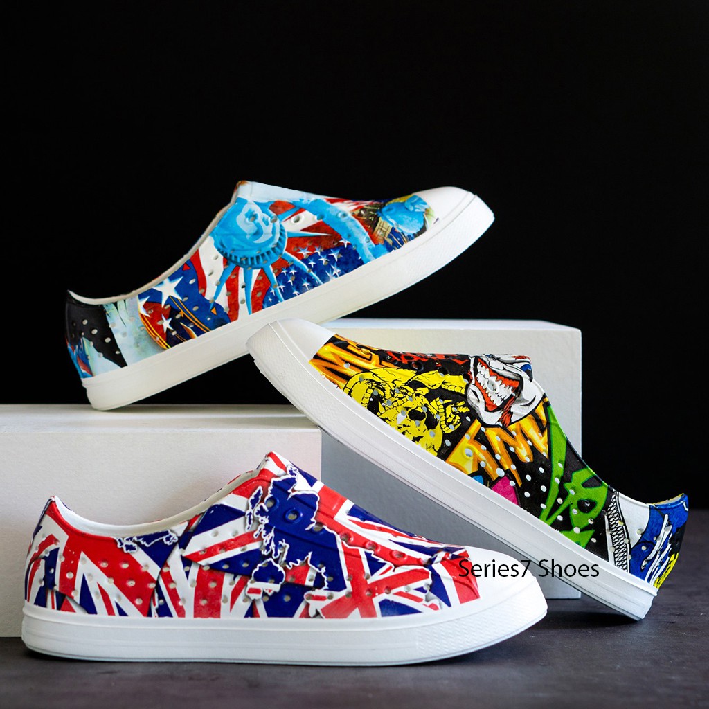 Giày Nhựa Trẻ Em Bé Trai Bé Gái Dáng Sneaker Đi Mưa Đi Biển Dạo Phố Siêu Nhẹ, Mềm Êm Chân, Không Thấm Nước