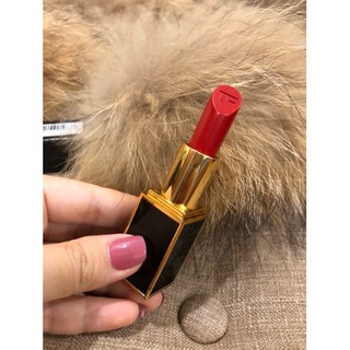 Son Tomford vỏ đen velvet cherry