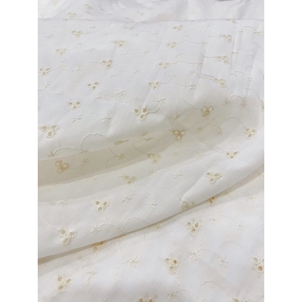 Vải Boi cotton thêu màu trắng kem - Mềm mướt, may đầm thì lót nha ạ - Boi thêu hoa dây