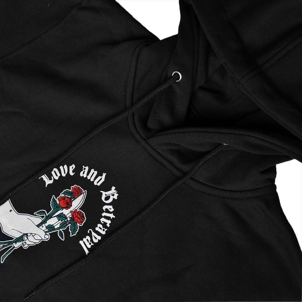 Áo Hoodie In Chữ "Love & Betrayal"