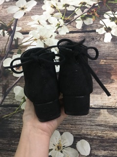 Giày bốt bé gái