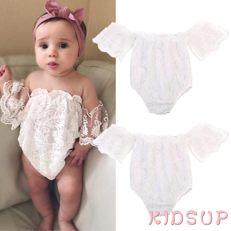 Jumpsuit ren hoa trễ vai nữ tính cho bé