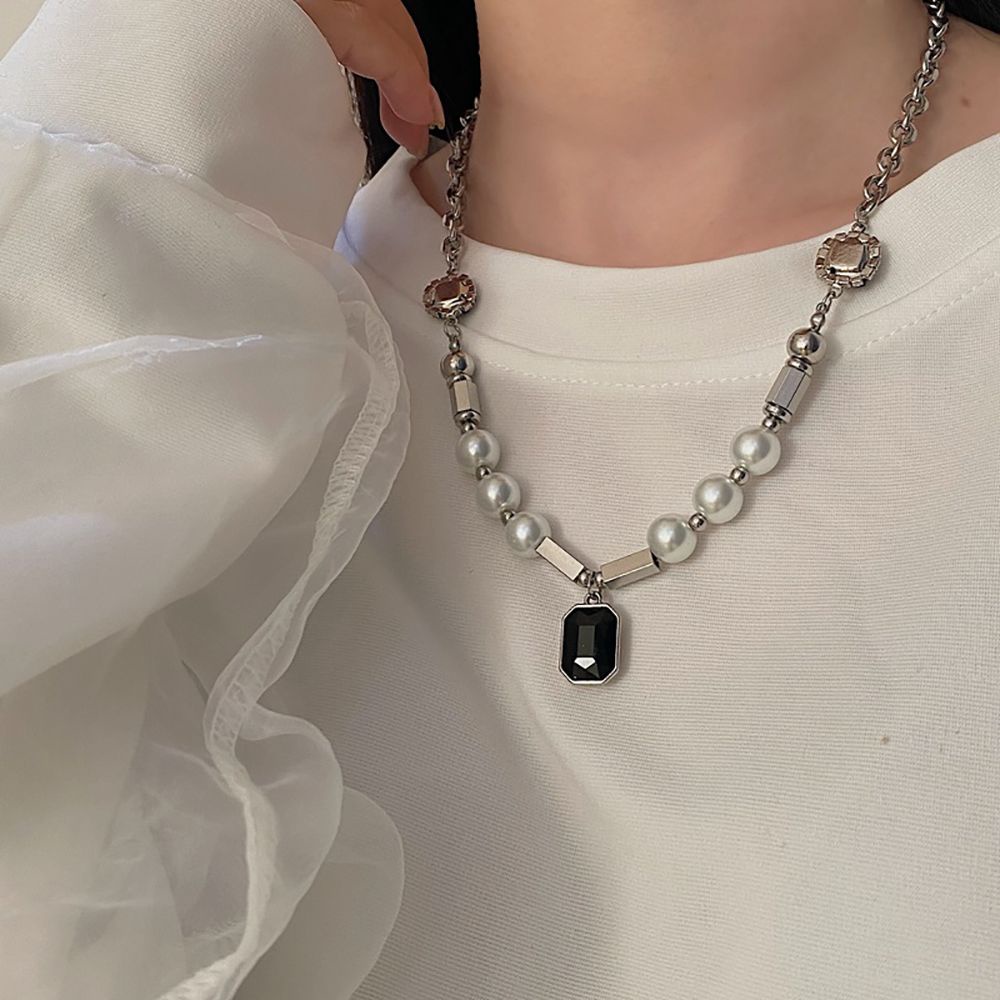 Vòng cổ choker đính ngọc trai giả màu đen phong cách hiphop Hàn Quốc cho nữ