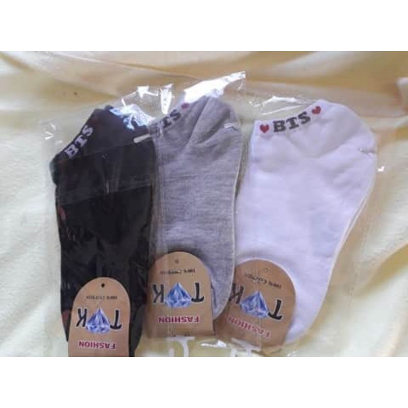 Vớ nữ in chữ BTS cổ ngắn