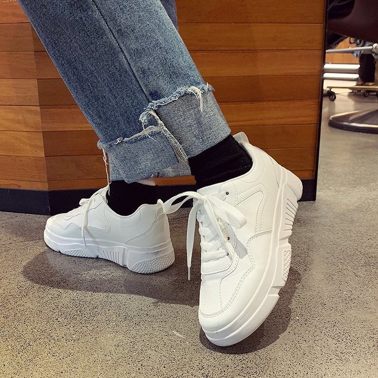 Giày Sneaker Mũi Tròn Dây Đan Chéo Thoải Mái