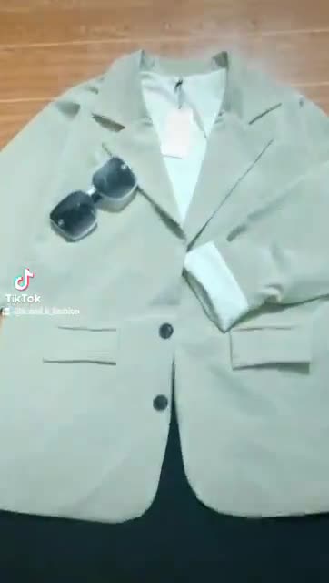 Áo khoác blazer nữ, áo vest hai lớp, phong cách hàn quốc màu trơn be (nâu cafe), đen freesize - Video ảnh thật | BigBuy360 - bigbuy360.vn