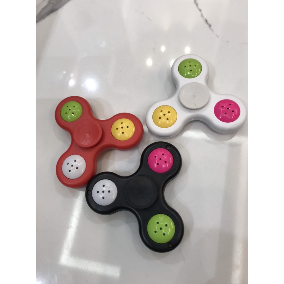 Con quay giảm stress hand spinner - fidget spinner hoa 3 cánh, nhựa - đen,ảnh thật