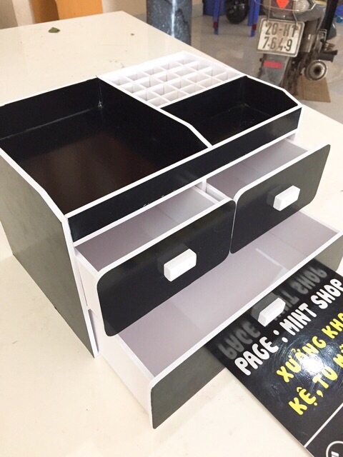 Kệ mỹ phẩm 3 tầng đen