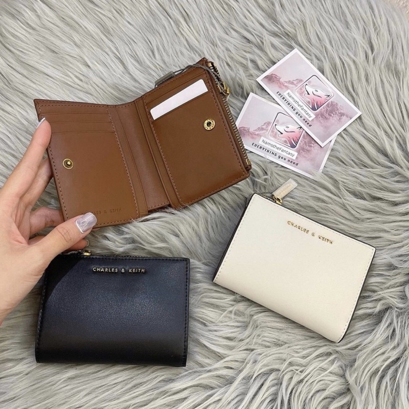 Ví nữ cầm tay Charles and Keith gập mini ngắn nhỏ gọn bỏ túi nhiều ngăn thời trang da cao cấp đựng tiền thẻ CK5-10680907