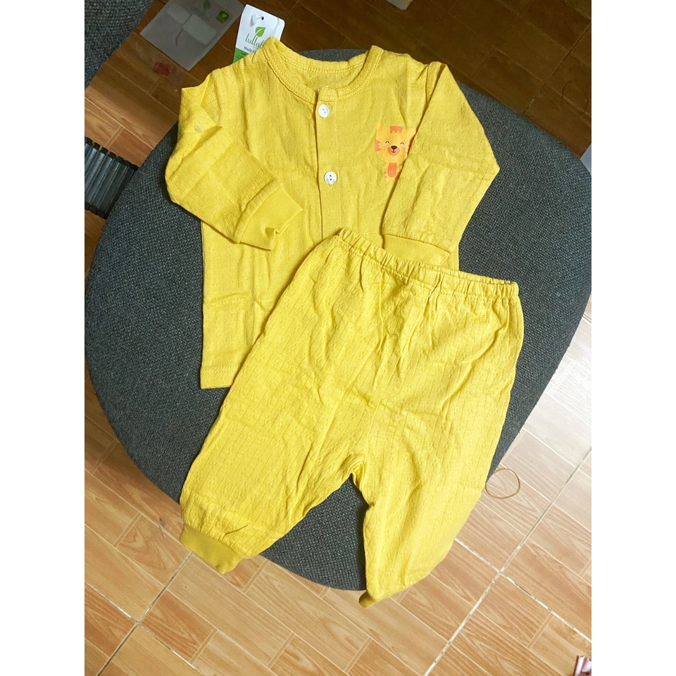 Bộ dài tay sơ sinh cài giữa chất thông hơi Lullaby cho bé NH25-19
