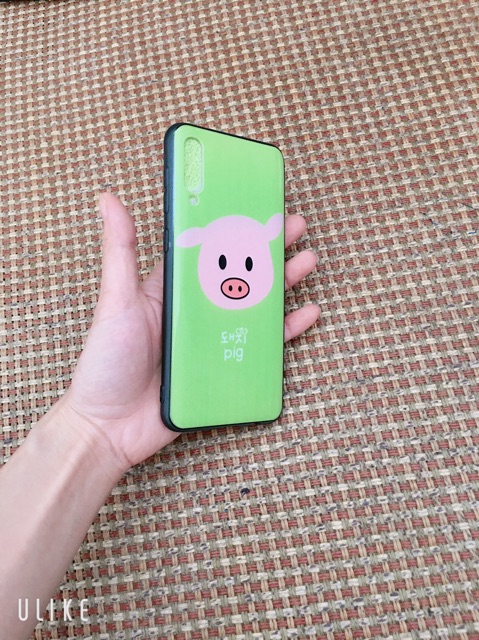 Ốp Heo Hồng nền xanh sam sung A50