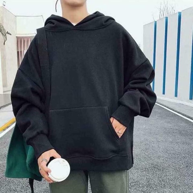 Áo hoodie trơn form rộng, hình thật mẫu mặc (áo màu be)