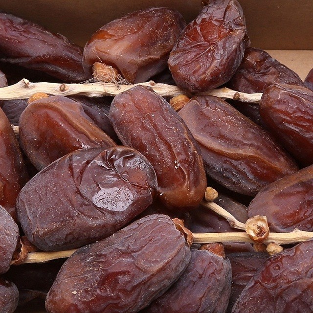 Chà Là Sấy Khô Nguyên Cành 3 con lạc đà - hộp  500g | BigBuy360 - bigbuy360.vn