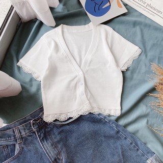 Áo croptop viền ren