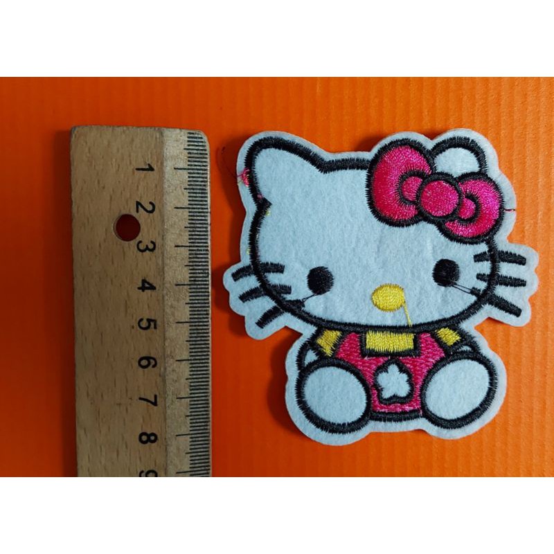 Hình ủi và hình may trang trí