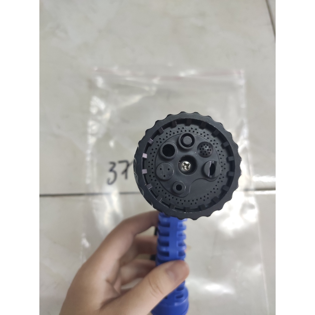Đầu vòi xịt nước rửa xe tưới cây tăng áp có nhiều chế độ xịt khác nhau