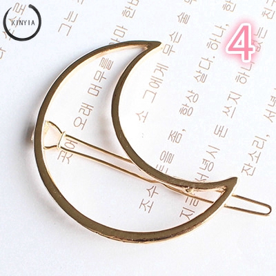 Kẹp tóc hình tam giác màu vàng