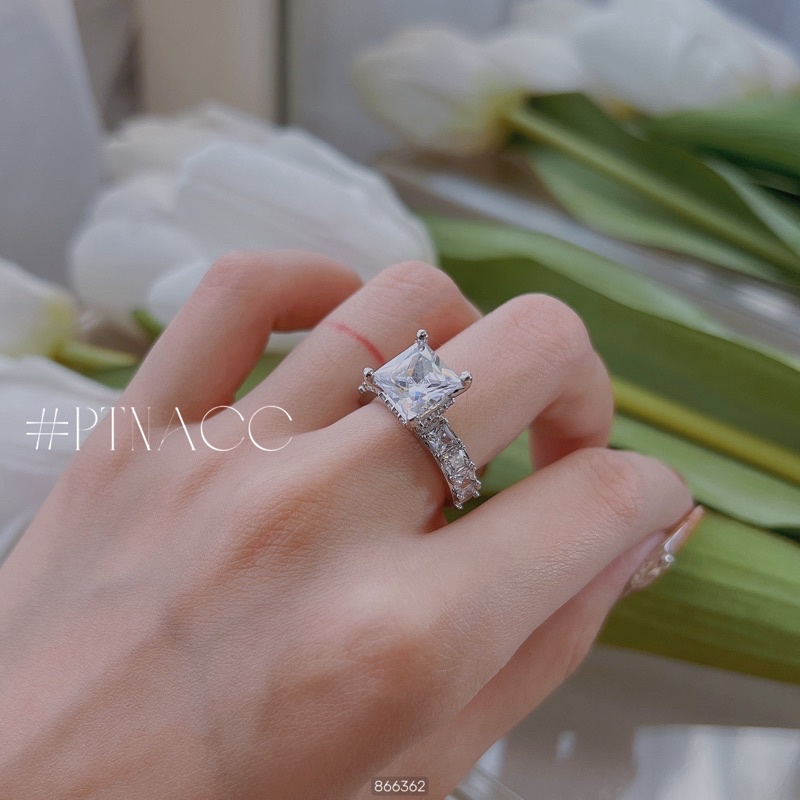 ᴾᵀᴺᵃᶜᶜ Nhẫn xi bạch kim soàn paguet vuông . N9812VACX