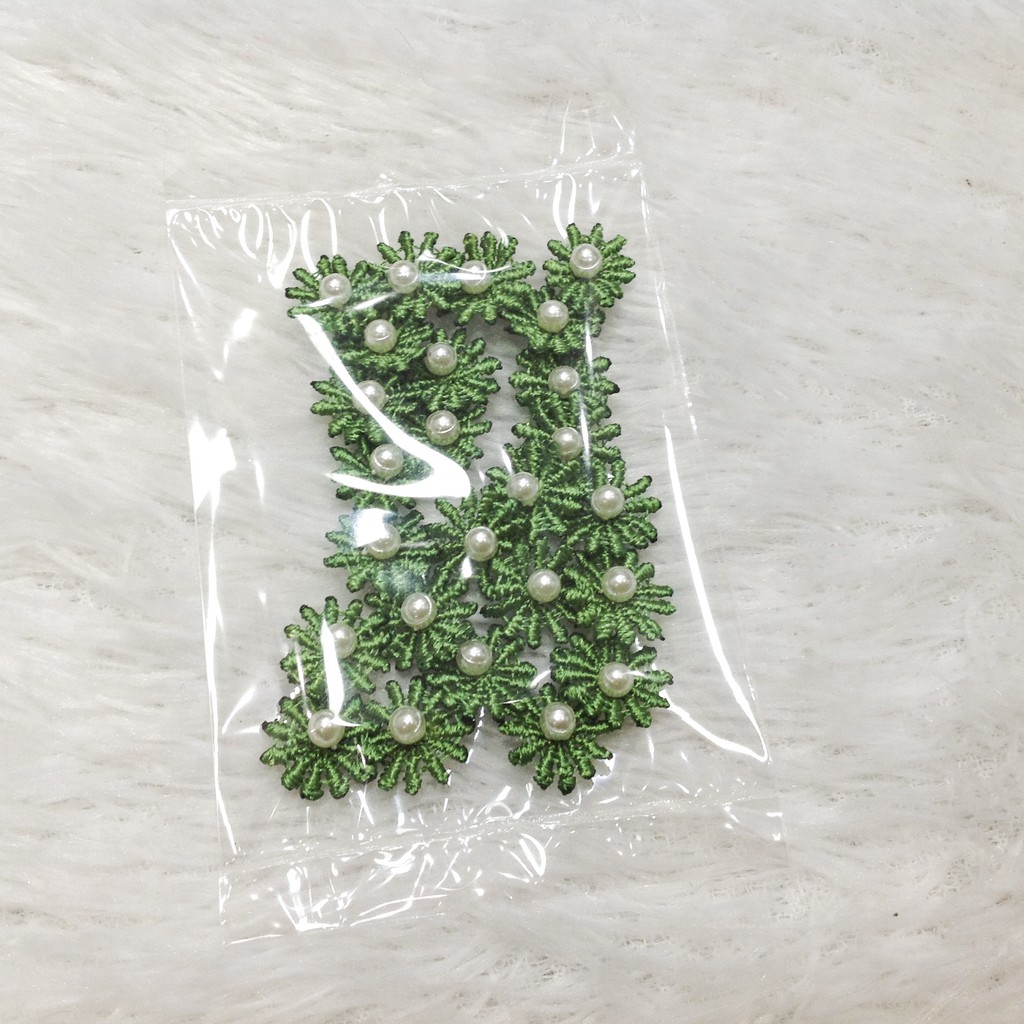 Gói 25 hoa mai thạch thảo thêu 3d đính cườm trai kết áo trang trí váy đầm size 1.2cm
