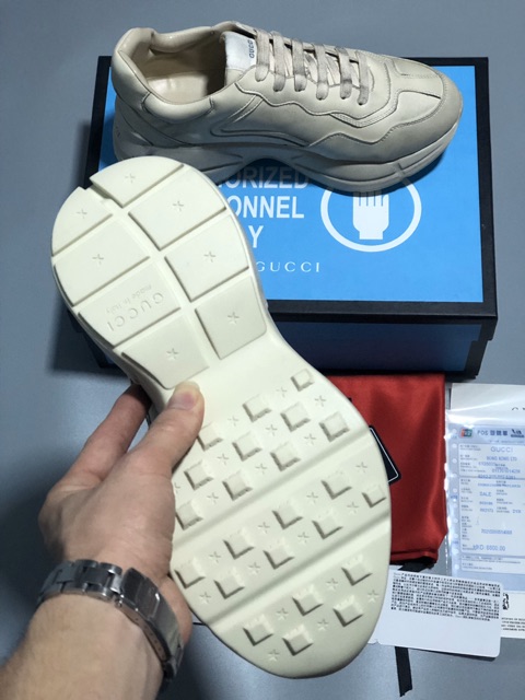 Giày cao cấp trơn bản bẩn sale+full phụ kiện