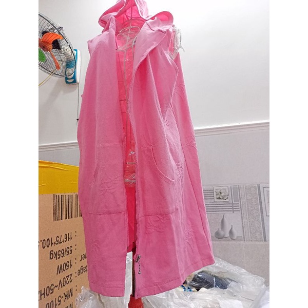áo khoác dài lỗi rách phía sau