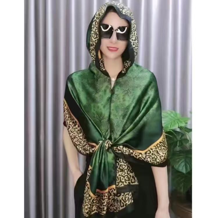 Khăn Choàng Có Mũ Trùm Đầu Che Nắng Chống Gió Chống Cát Đa Năng Bằng Lụa Thời Trang Xuân Hè Đi Biển Mới